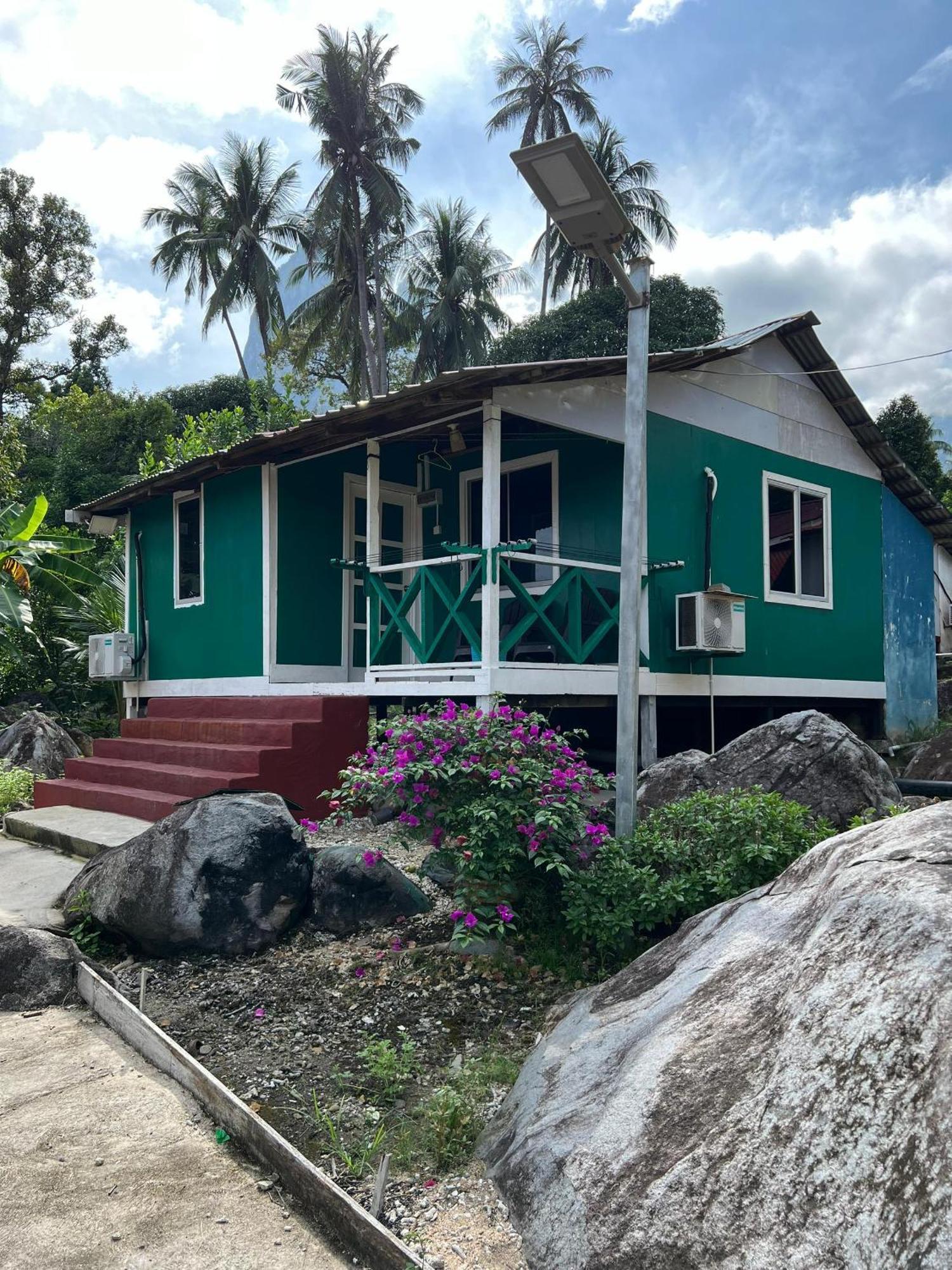Mukut Coral Chalet Kampong Mukut Dış mekan fotoğraf